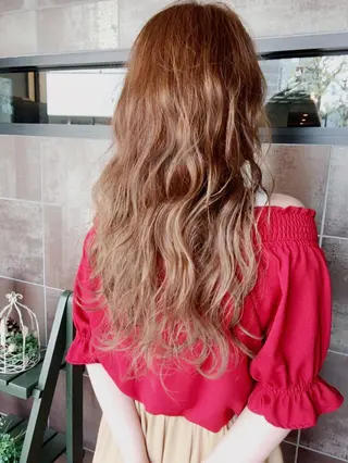ロング カラー ヘアアレンジ 栗林 実莉のネイルデザイン