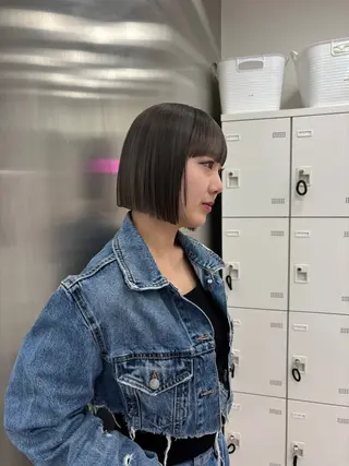 ショート カラー 抜け感レイヤー︴ ニュアンスカラーのヘアスタイル