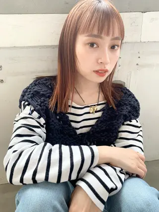 ミディアム カラー 💓パーマ，💗 レイヤーカットのヘアスタイル