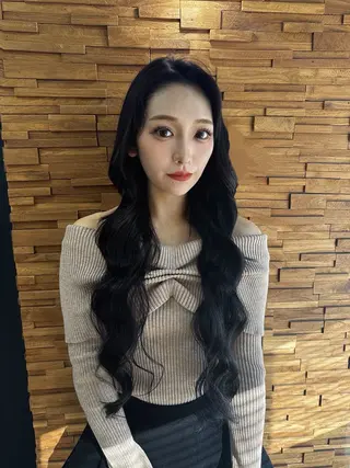 ロング RIEブリーチ& エクステ特化型のヘアスタイル