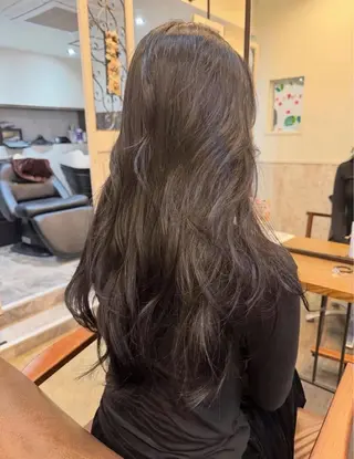 ロング カラー 秋月 來未のヘアスタイル