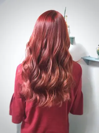 ロング カラー パーマ ヘアアレンジ 推し活専用 【派手髪】飯野ゆかりのヘアスタイル