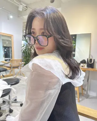 セミロング MIHO /directorのヘアスタイル