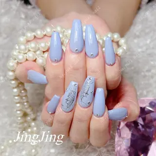 ネイル 🦋 Queenieのネイルデザイン