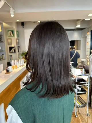 セミロング カラー 塩澤 榛奈のヘアスタイル