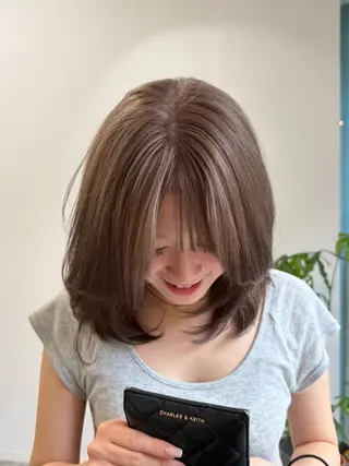 ミディアム カラー 𝐍𝐎𝐀 /ブリーチカラーのヘアスタイル