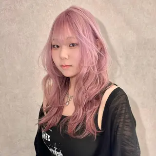 ロング YUI/ ハイトーン デザインカラーのヘアスタイル