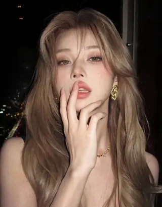 ロング 𝑲𝑶𝑲𝑶🦋 /艶感ワンホンヘアのヘアスタイル