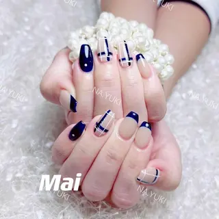 ネイル 🦋 Queenieのネイルデザイン