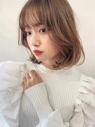 ショート カラー レイヤーカット、 大人可愛い　中村美羅のヘアスタイル