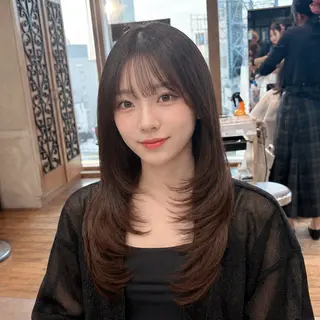 ロング yuria/レイヤー /透明感カラーのヘアスタイル