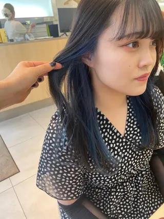 ロング カラー 小山 美月のヘアスタイル