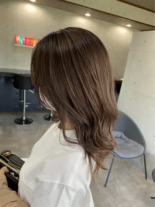 セミロング REVE 美容室のヘアスタイル
