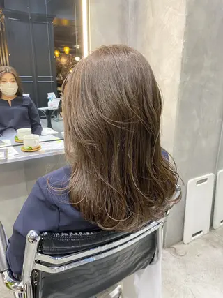セミロング カラー 透明感カラー🌿 グレージュ🐺陽介のヘアスタイル