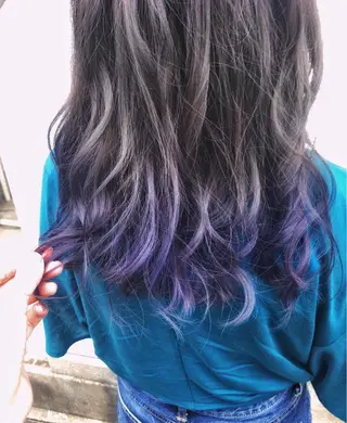 セミロング カラー インナーカラー 推し ブリーチ 髪質改善のヘアスタイル