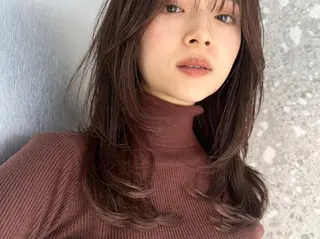 ミディアム ハイトーン💎 ホワイトベージュ坪谷のヘアスタイル