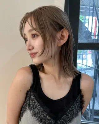 ミディアム カラー 脇野 茉優のヘアスタイル