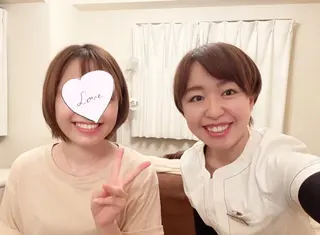 ショート カラー パーマ ヘアアレンジ メンズ キッズ ネイル マツエク・マツパ ニキビ跡専門サロン Ainaのエステ・リラクイメージ