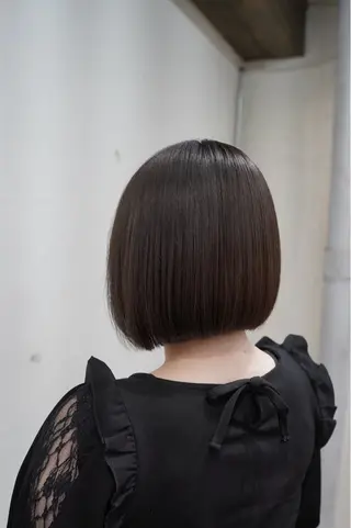 ショート レイヤーカット/ 艶カラー/みらいのヘアスタイル