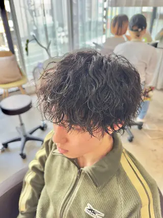 ショート パーマ メンズ 【扱いやすいパーマ】 眞鍋拓己のヘアスタイル