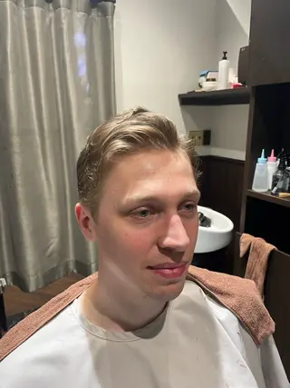 ミディアム 飯野 公紀のヘアスタイル