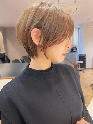 ショート 透明感オリーブ🫒/ ブリーチなしWカラーのヘアスタイル