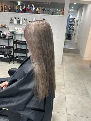 ロング カラー 山岡 茉琳のヘアスタイル