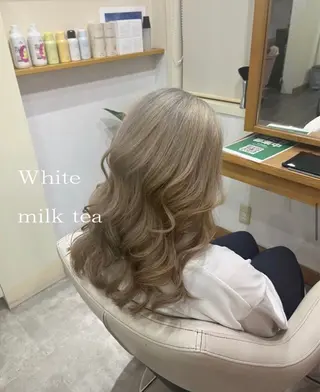 セミロング カラー 寺本 琴美のヘアスタイル