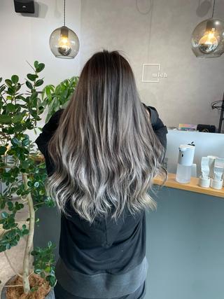 ロング 岸川 恭子のヘアスタイル