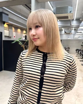 セミロング elaka シオンのヘアスタイル