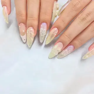 ネイル 深田 百恵のネイルデザイン