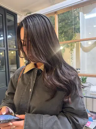 ロング ウラベヨシカ 似合わせカットカラーのヘアスタイル