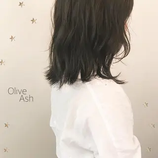 ミディアム カラー 市川 千夏のヘアスタイル