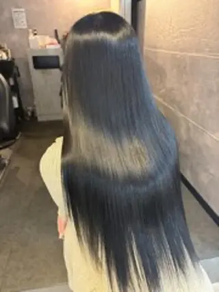 ロング elu あやね💜 🫧カラー・縮毛矯正のヘアスタイル