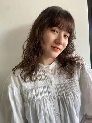 セミロング yuu/髪質改善 カラー🌛のヘアスタイル