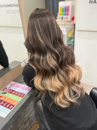 ロング RIEブリーチ& エクステ特化型のヘアスタイル