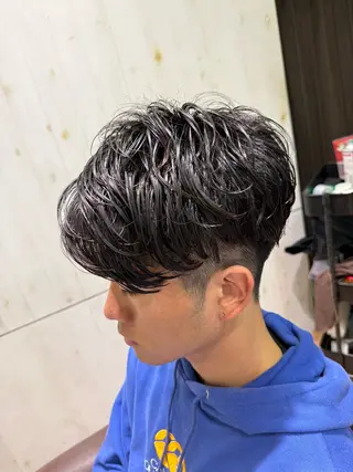 ショート パーマ メンズ 溝口 槙里也のヘアスタイル