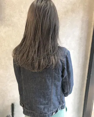 セミロング カラー 顔周りレイヤーカット ブリーチminamiのヘアスタイル