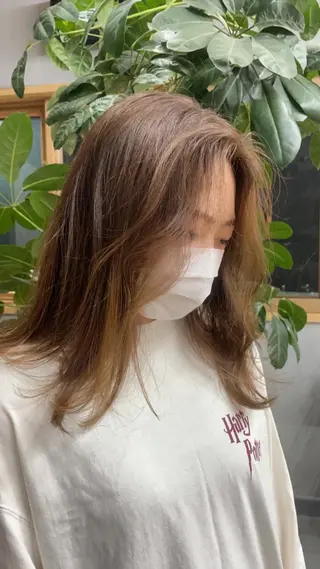 ロング カラー 岡田 真綾のヘアスタイル