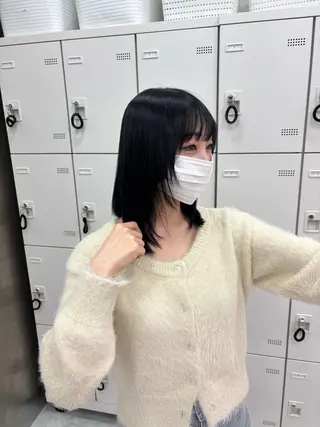ミディアム カラー 抜け感レイヤー︴ ニュアンスカラーのヘアスタイル