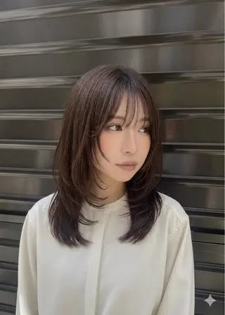 ミディアム 花木 志穂のヘアスタイル