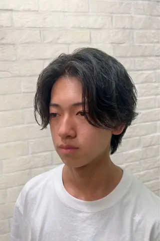 ミディアム メンズ 【メンズ特化】セン ターパート/保坂太一のヘアスタイル