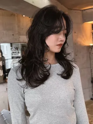 ロング カラー YOKO/パーマ レイヤーカットのヘアスタイル
