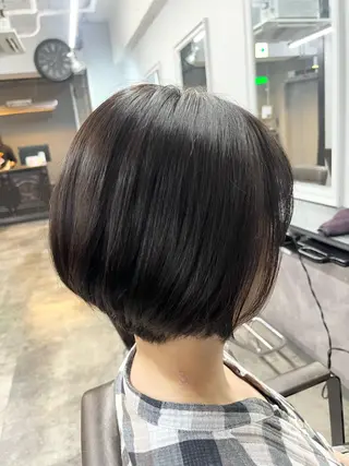 ショート カラー 山口 詩織のヘアスタイル