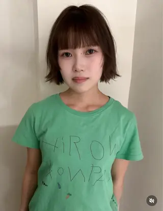 ショート カラー まや/レイヤーパーマ 透明感、暖色カラーのヘアスタイル