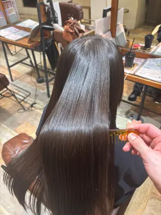 ロング ブリーチなしカラー 美髪矯正・清水天空のヘアスタイル