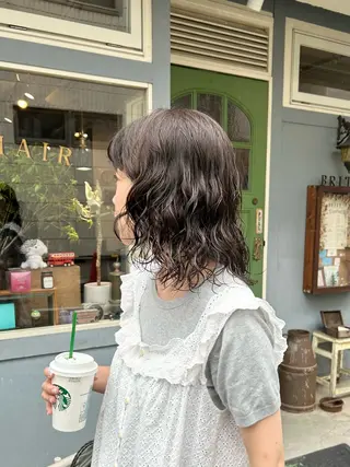 ミディアム パーマ BRITS 渡辺 菜々子のヘアスタイル