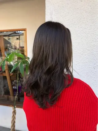 カラー kana .オリーブ /ナチュラルヘアのヘアスタイル