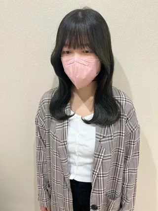 ミディアム 外国人対応 佐久間のヘアスタイル