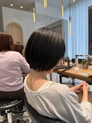 ショート ミオ💎ショート 透ける暗髪のヘアスタイル